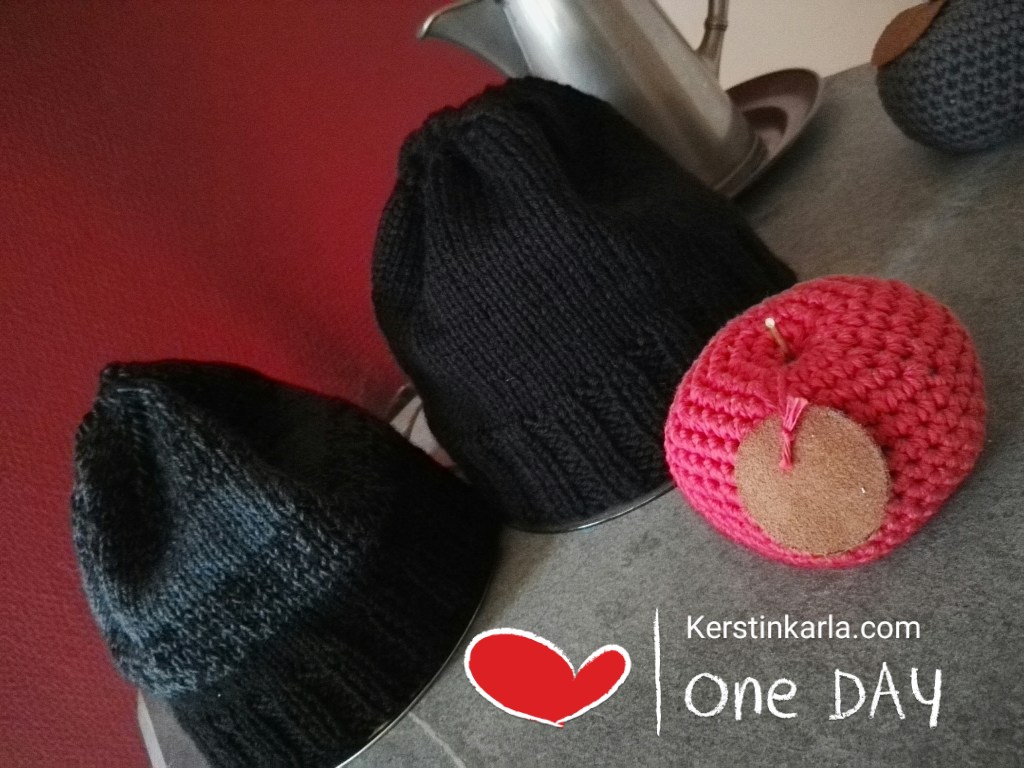 2 Mützen an einem Tag….oder Reste von Sockenwolle oder jede Menge&nbsp;Glatzenmützen😂