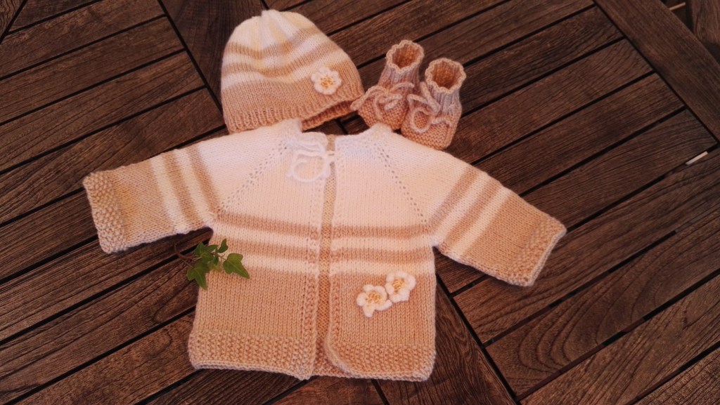 Babyjäckchen, Socken und Mützchen , RVO von&nbsp;oben