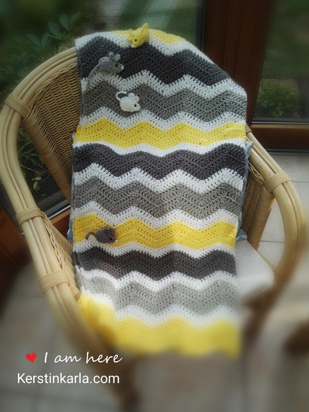 Babydecke im Zickzackmuster