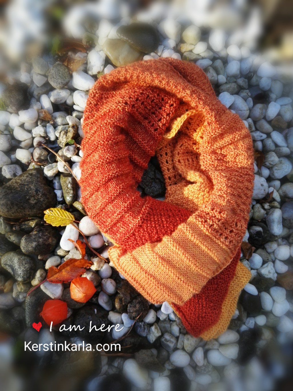 Musternixenschal  im Herbstlicht.