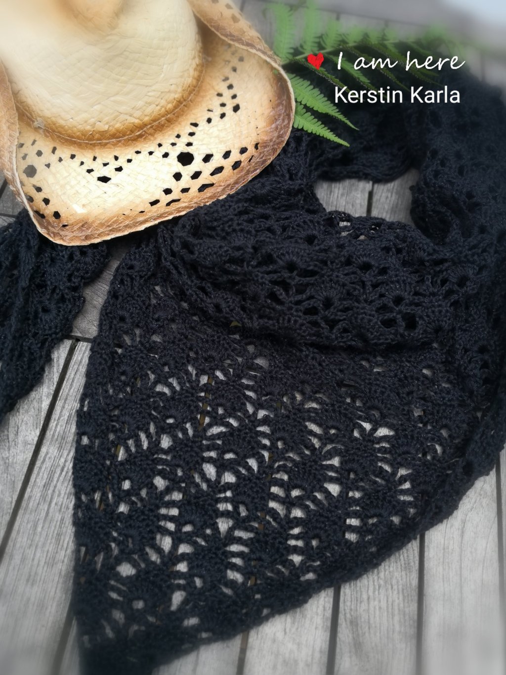 Eine schwarze Stola&nbsp;…….